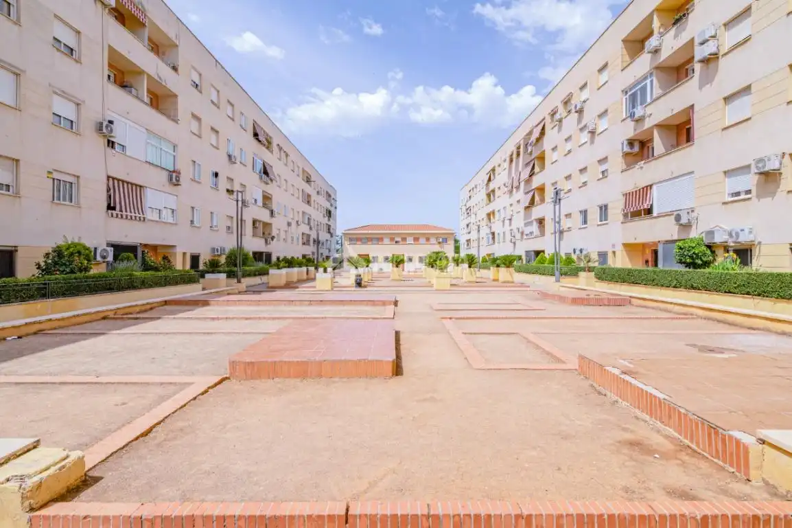 Vista exterior de Piso en venta en Granada con Calefacción