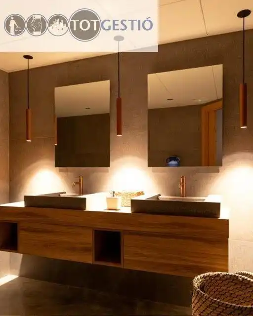 Bathroom of Commercial properties for rent in Castell d'Aro, Platja d'Aro i s'Agaró