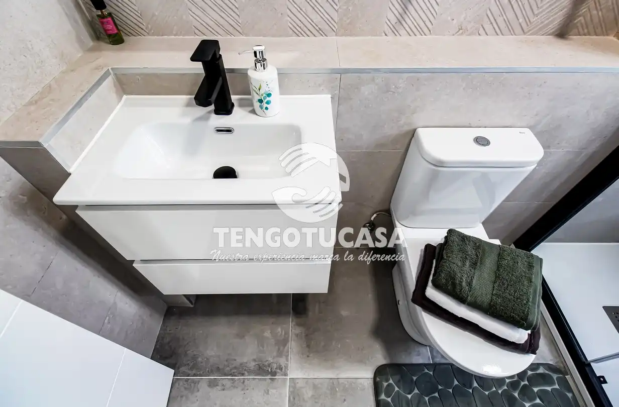 Bathroom of Flat for sale in Madrid  with Air Conditioner, Heating and Furnished