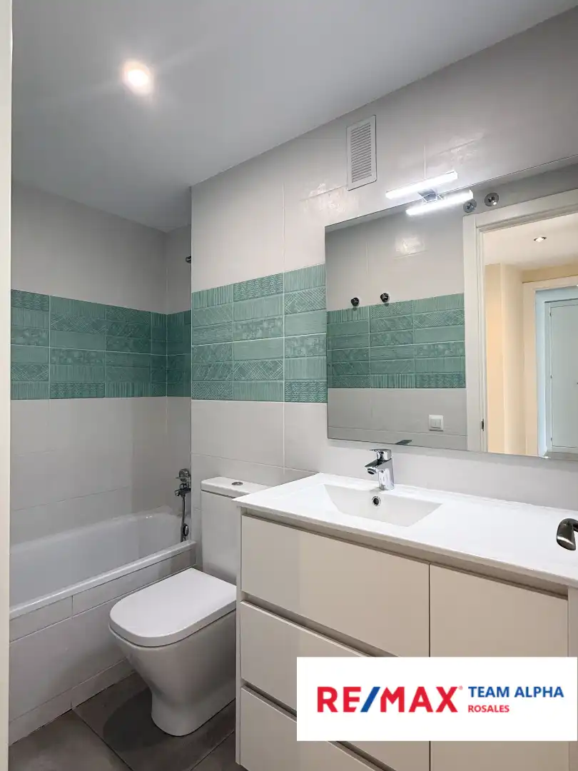 Bany de Casa o xalet en venda en Madrid amb Calefacció, Jardí privat i Parquet