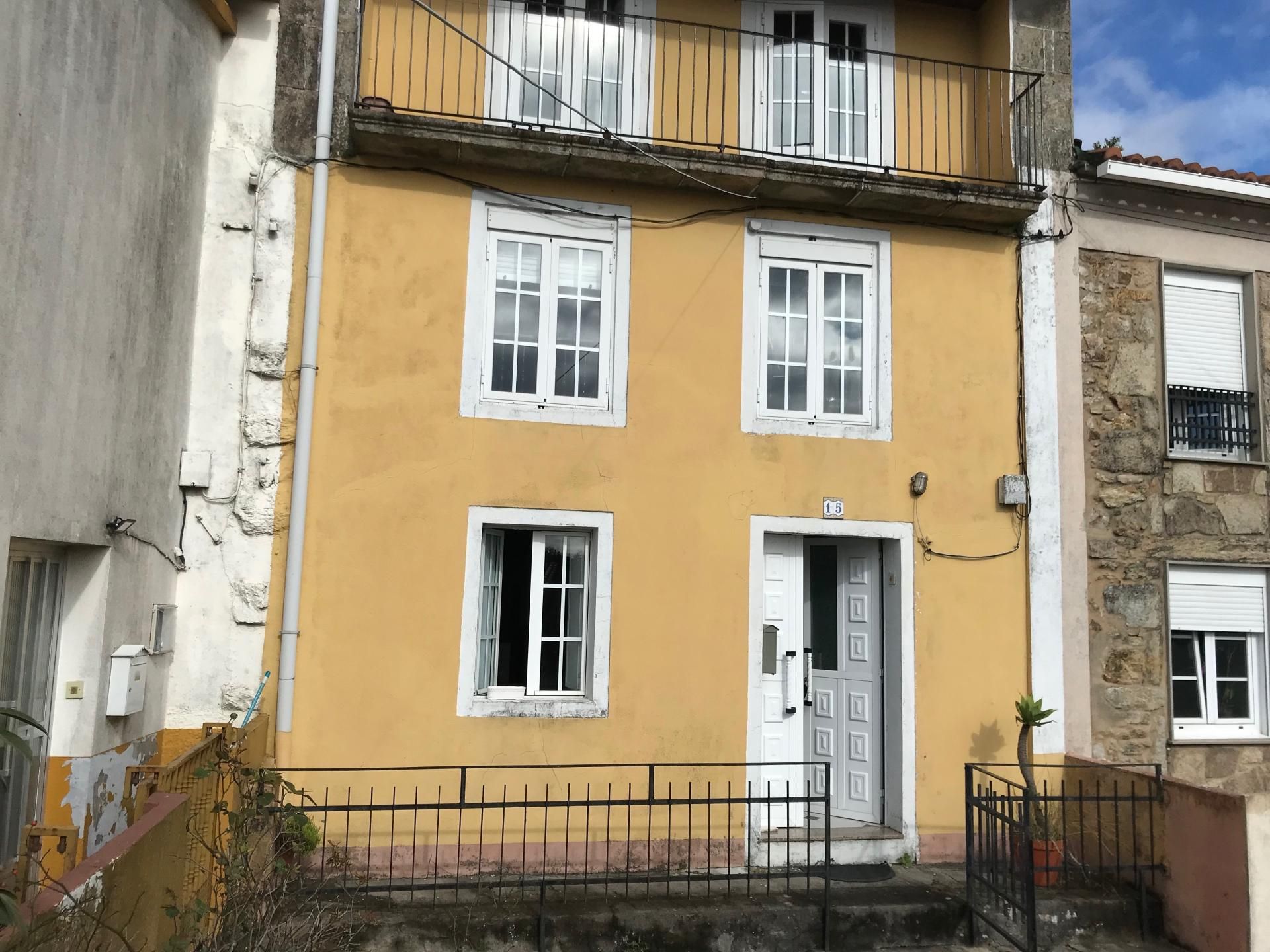 Exterior view of Single-family semi-detached for sale in Noia  with Balcony