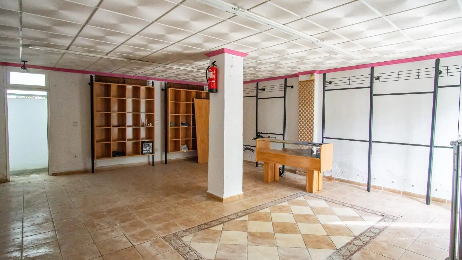 Business premises for sale in Las Trescientas - San Francisco - Ciudad Vergel, imagen 2