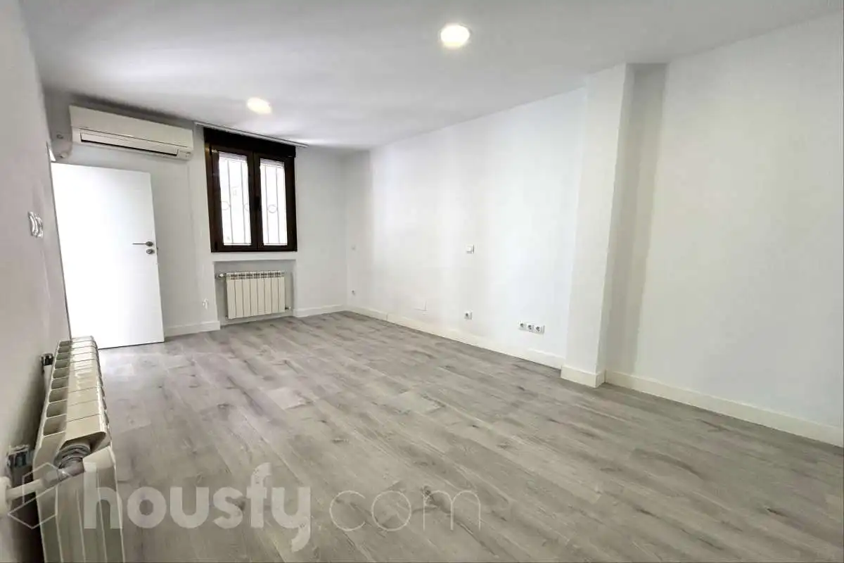 Habitación de Casa o chalet de alquiler en Madrid con Aire acondicionado, Calefacción y Jardín privado
