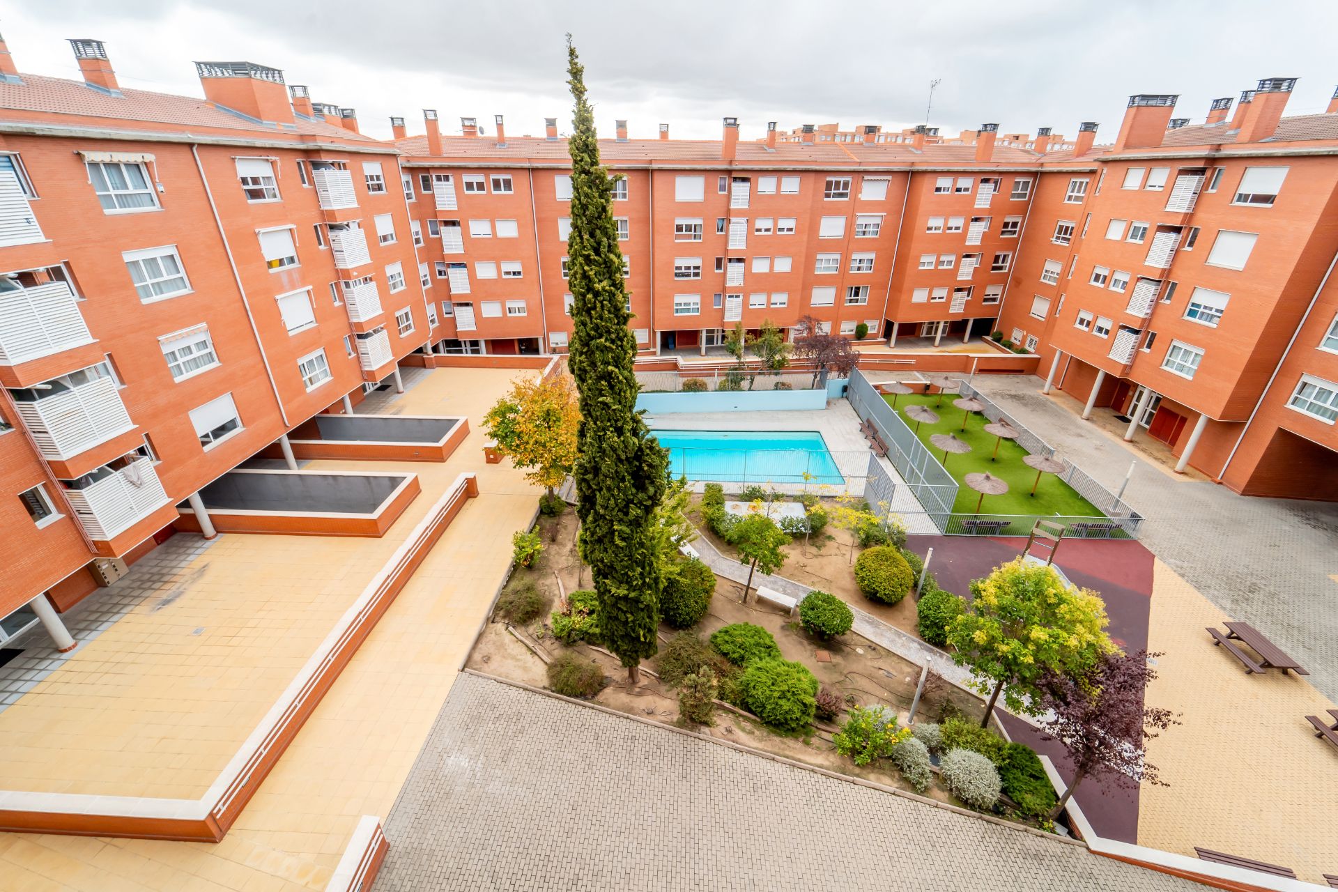 Swimming pool of Flat for sale in  Madrid Capital  with Oven and Community pool