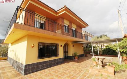 Außenansicht von Haus oder Chalet zum verkauf in La Bisbal del Penedès mit Heizung, Terrasse und Abstellraum