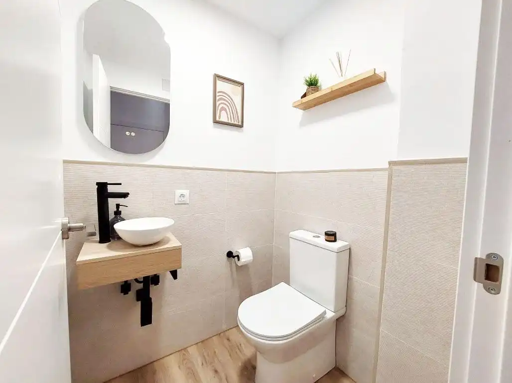 Baño de Piso en venta en Benalmádena con Aire acondicionado, Terraza y Piscina comunitaria