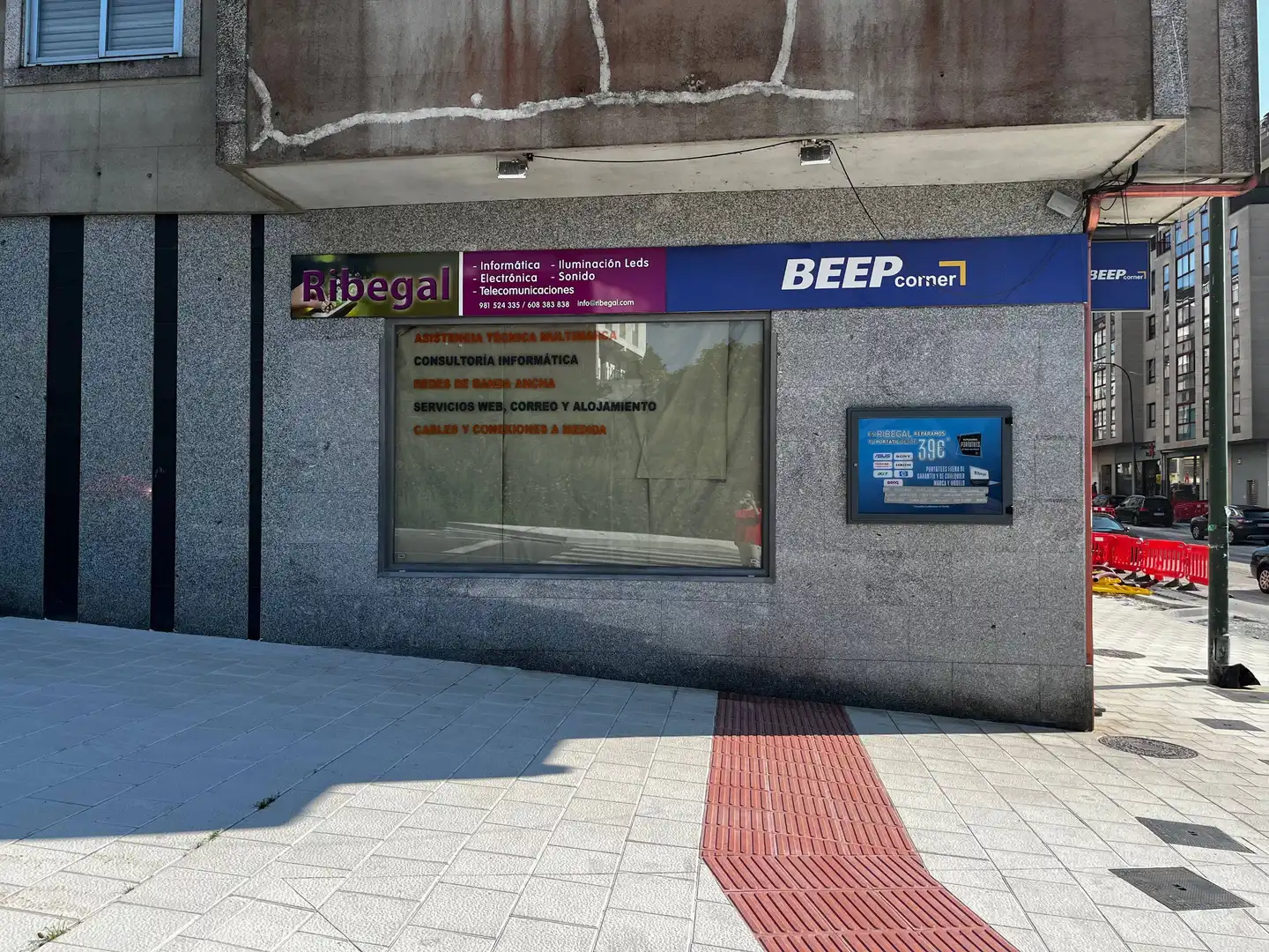 Locale commerciale in vendita a Avenida Rosalia de Castro, imagen 4