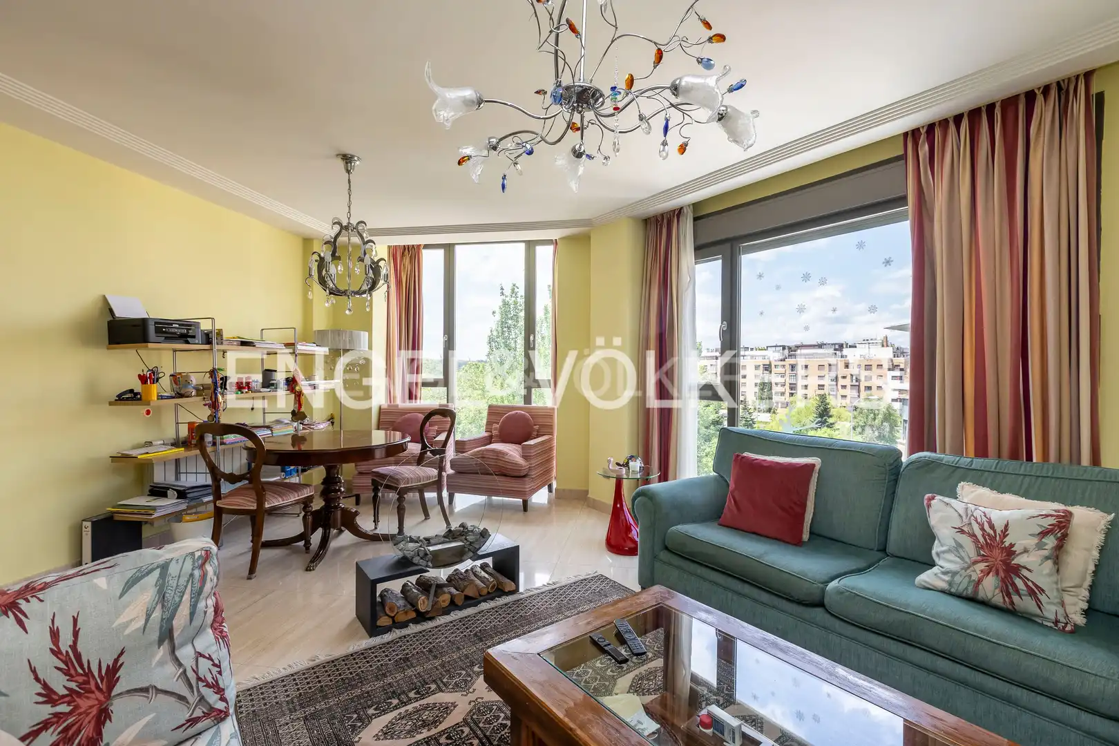 Exterior view of Apartments for sale in Madrid  with Air Conditioner, Heating and Parquet flooring