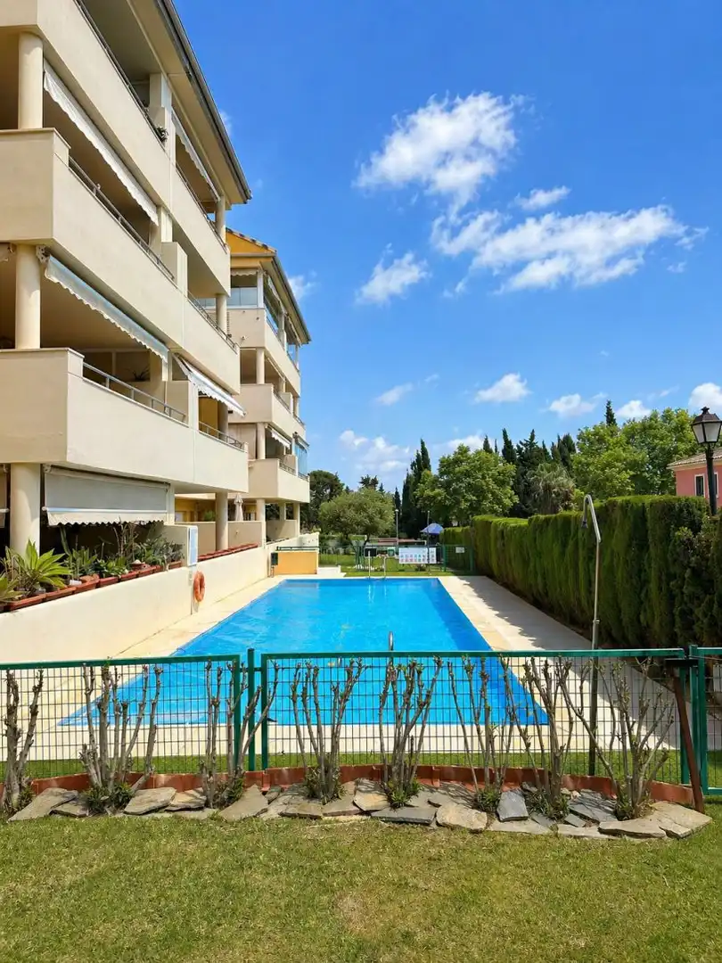 Piscina de Apartament de lloguer en Marbella amb Aire condicionat, Calefacció i Jardí privat