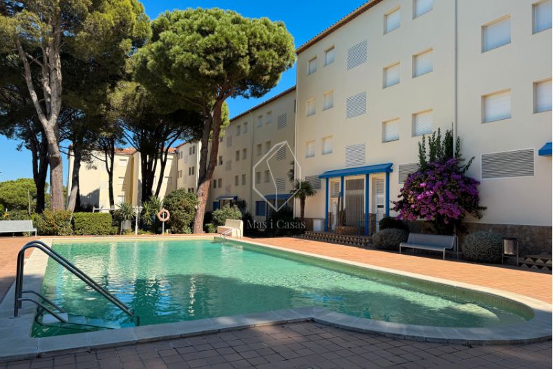 Piscina de Dúplex en venda en L'Escala amb Aire condicionat, Calefacció i Terrassa