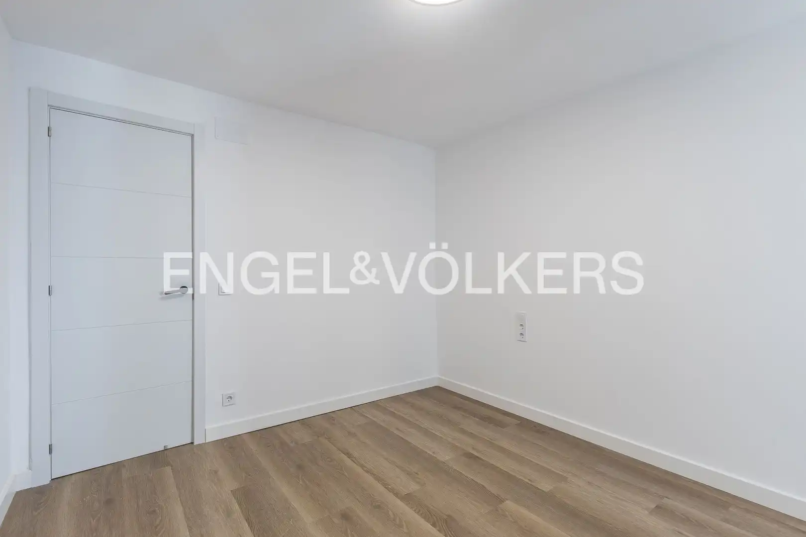 Flat for sale in L'Hospitalet de Llobregat  with Heating and Balcony