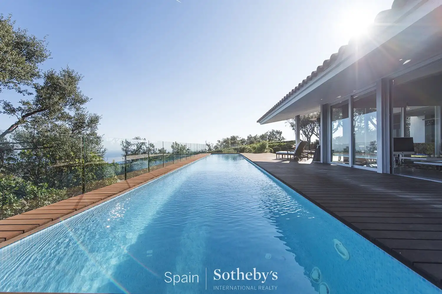 Casa amb piscina en venda a Avinguda del Mas Nou
