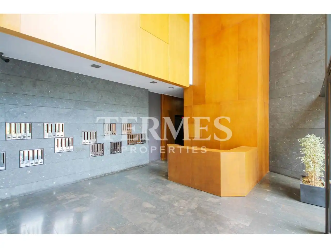Office for sale in Barcelona  with Air Conditioner, Heating and Alarm
