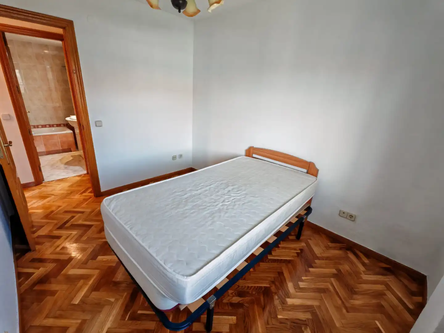 Bedroom of Flat for sale in Móstoles  with Heating, Parquet flooring and Terrace