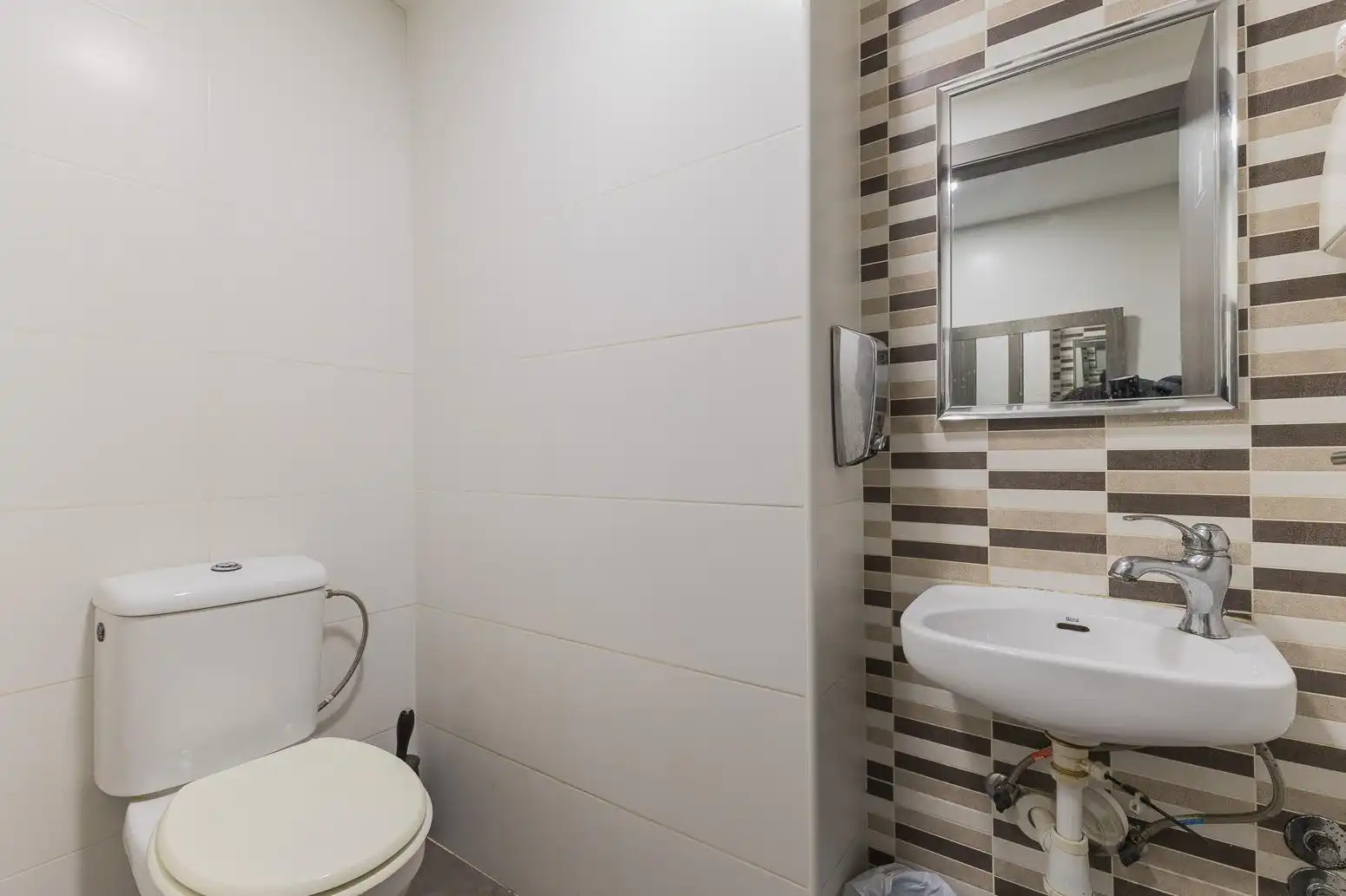 Baño de Local en venta en Mislata con Aire acondicionado
