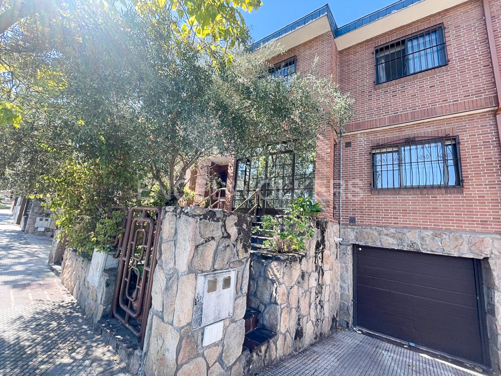 Exterior view of House or chalet for sale in Villaviciosa de Odón  with Heating, Private garden and Terrace