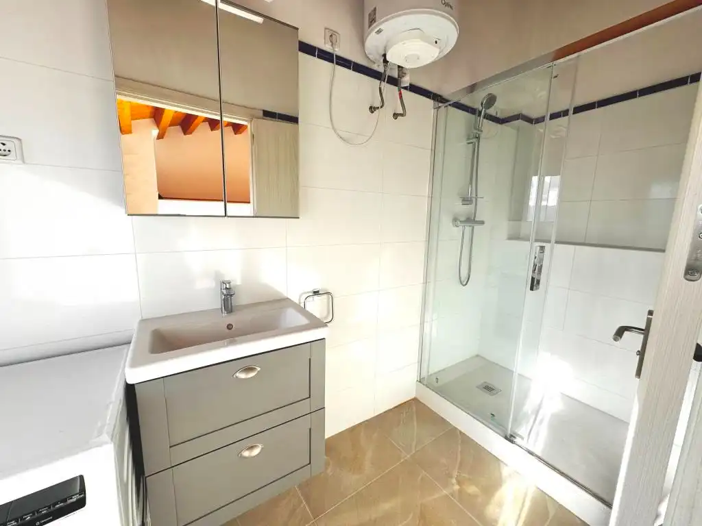 Casa adosada en venta en Calle de los Serranos de Aparicio, 11, Cretas