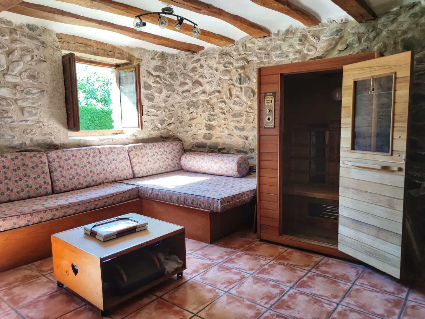 Sala d'estar de Casa o xalet en venda en Ezcaray amb Calefacció, Jardí privat i Moblat