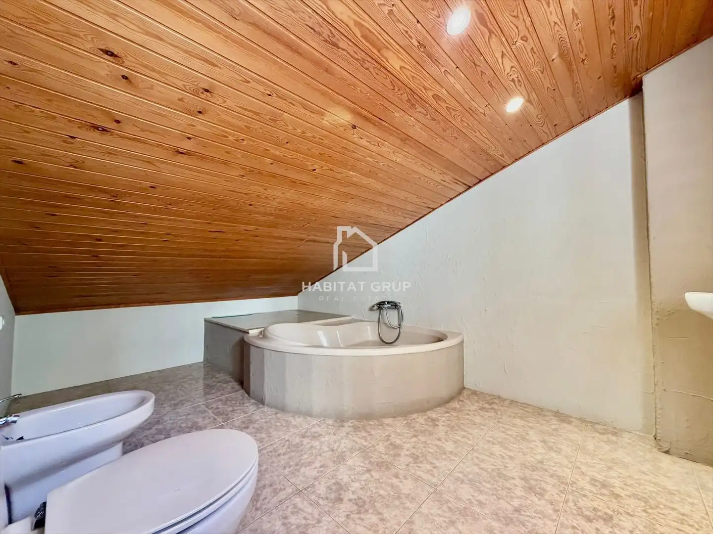Baño de Dúplex en venta en Girona con Aire acondicionado, Calefacción y Terraza