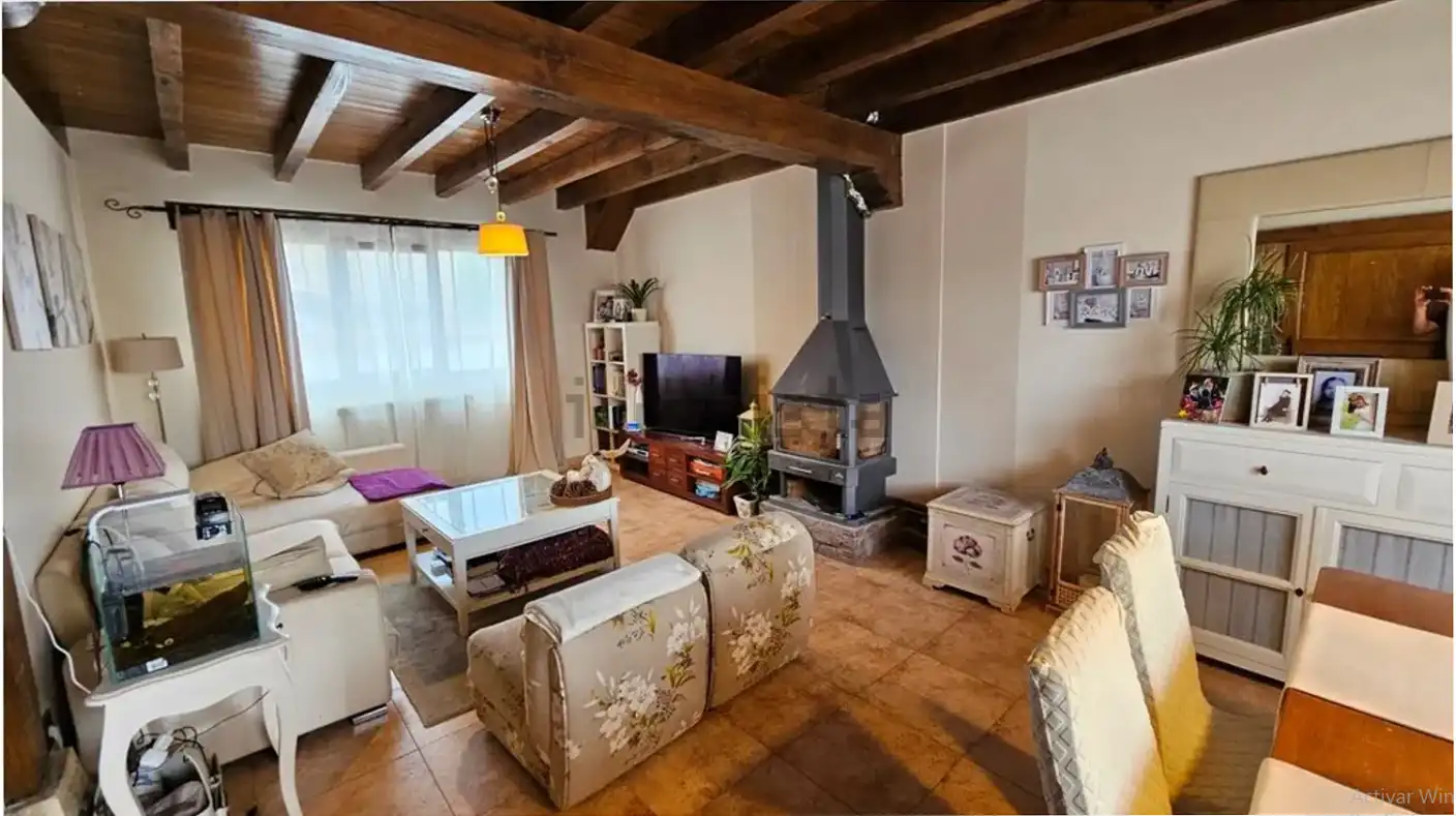Sala de estar de Finca rústica en venta en Medina de Pomar con Calefacción, Terraza y Trastero