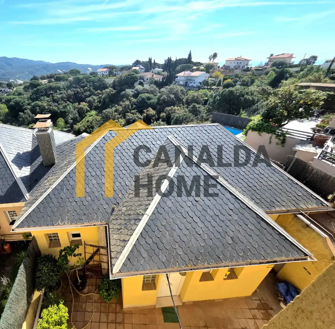 Casa aparellada amb piscina en venda a Carrer Sot de Can Puig, imagen 3