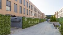 Vista exterior de Pis en venda en Villalbilla amb Aire condicionat, Terrassa i Piscina