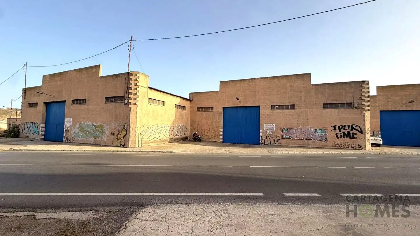 Außenansicht von Fabrikhallen zum Verkauf in Cartagena