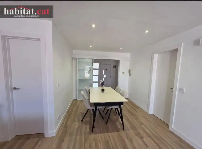 Comedor de Casa adosada en venta en Vilanova i la Geltrú con Aire acondicionado, Calefacción y Parquet