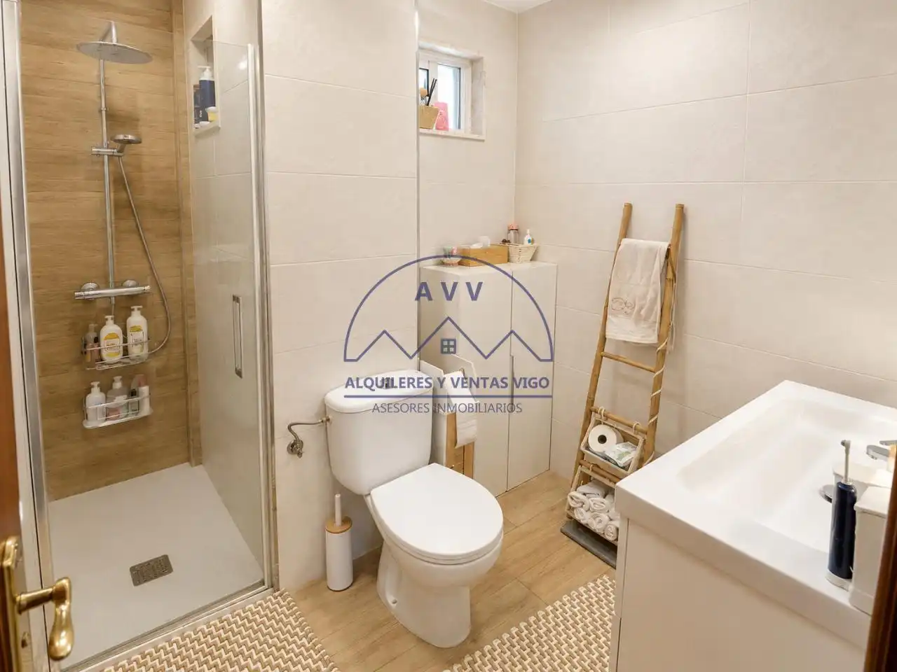 Baño de Piso en venta en Vigo  con Trastero y Amueblado