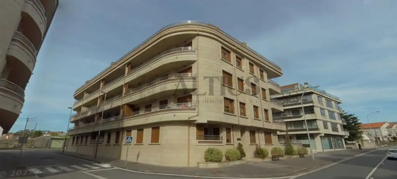 Außenansicht von Garage zum Verkauf in Sanxenxo