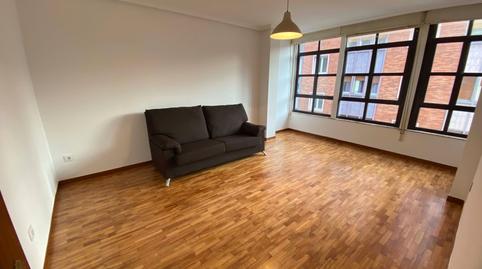 Foto 3 de Piso en venta en Calle Víctor Felgueroso, Sama, Asturias