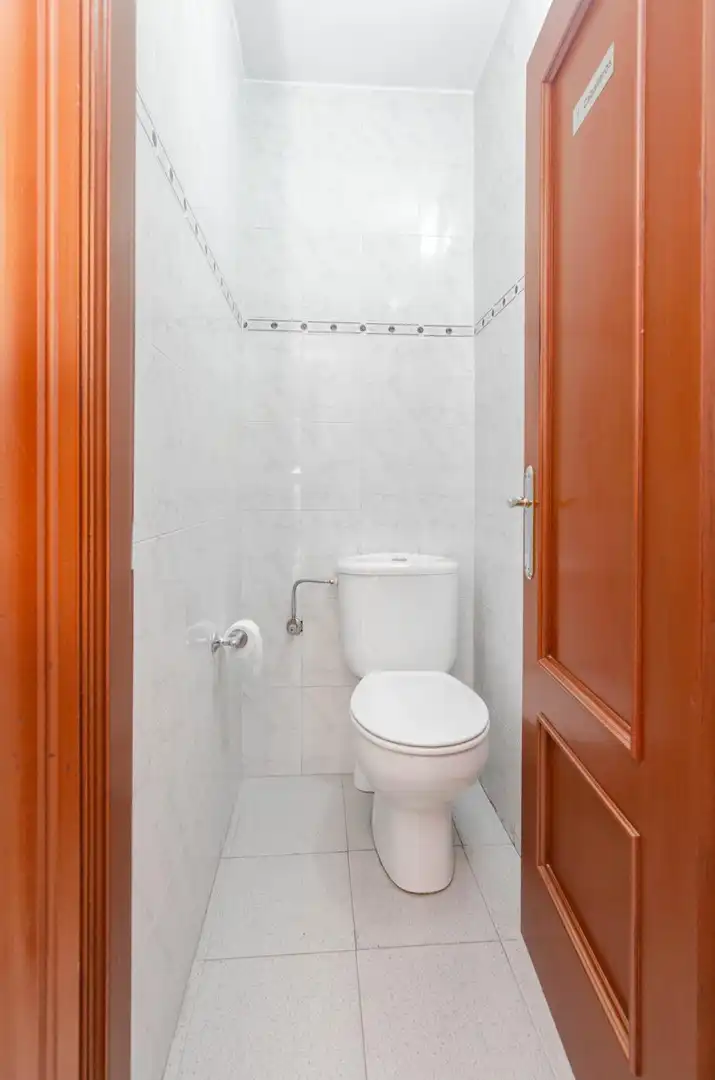 Baño de Local en venta en Oviedo 