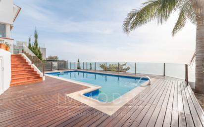 Piscina de Casa o xalet en venda en Sitges amb Aire condicionat, Calefacció i Jardí privat