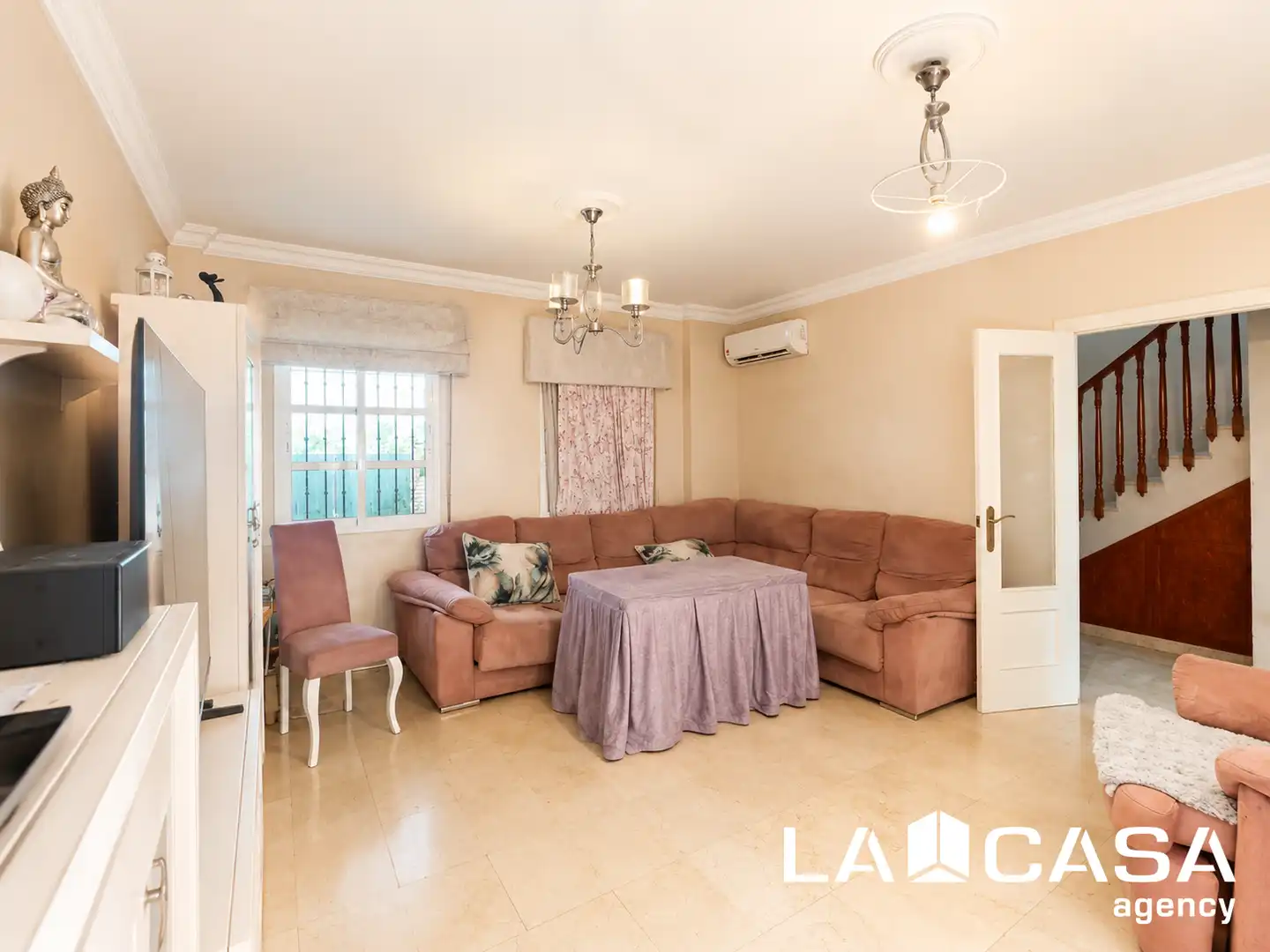 Sala de estar de Casa adosada en venta en Dos Hermanas con Terraza