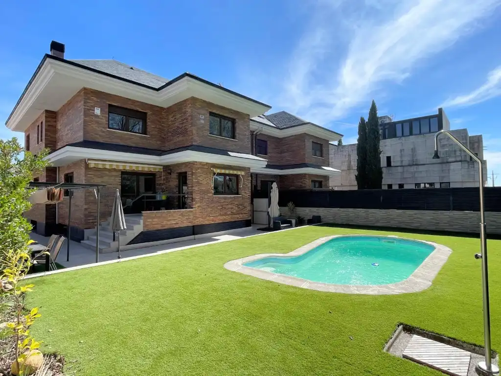 Swimming pool of Detached homes for sale in Las Rozas de Madrid  with Private garden, Terrace and Storage room