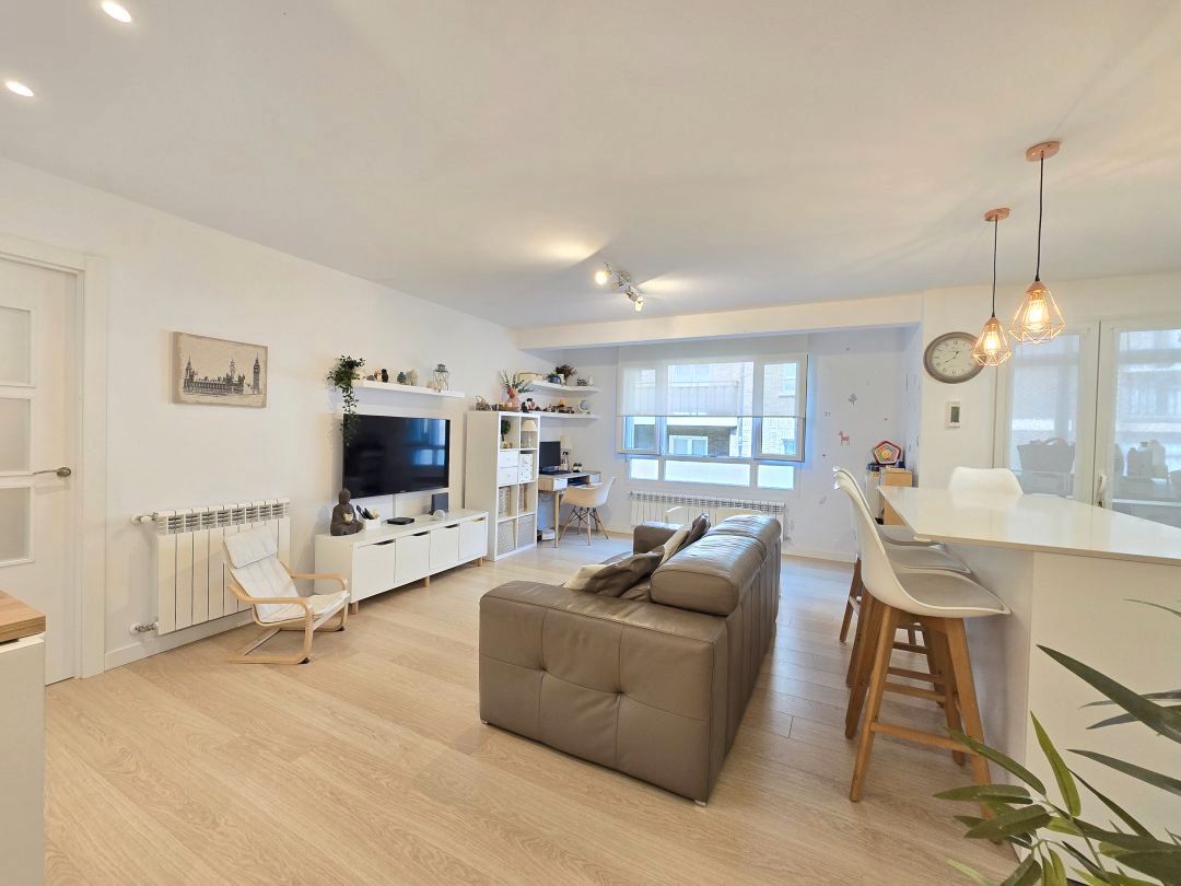 Living room of Flat for sale in Donostia - San Sebastián   with Heating, Storage room and Balcony