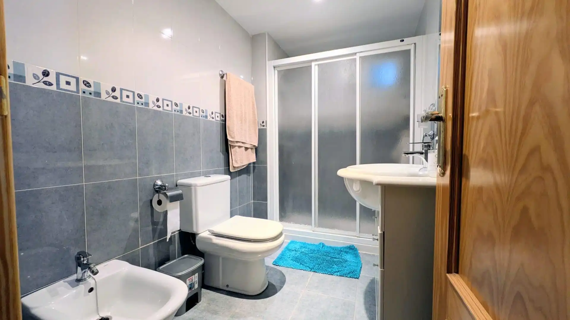 Baño de Apartamento de alquiler en Fuengirola con Aire acondicionado, Calefacción y Terraza