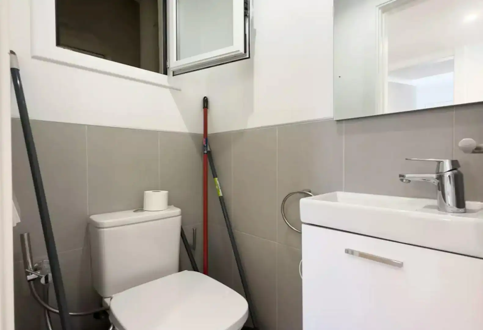 Bany de Pis de lloguer en Barcelona amb Aire condicionat, Calefacció i Moblat