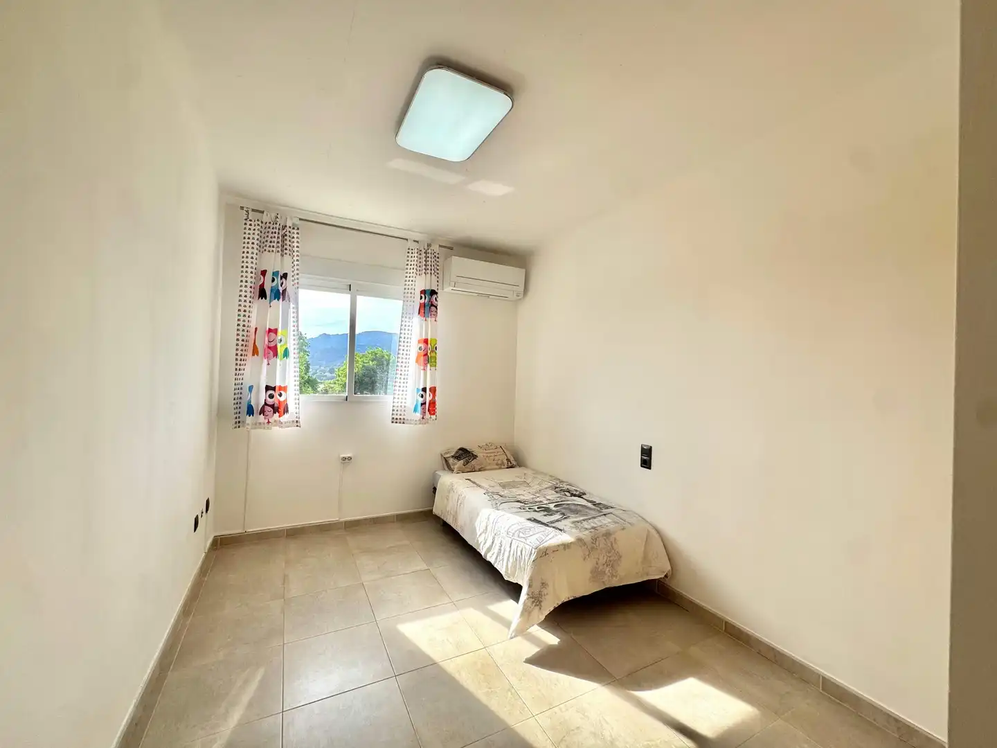 Habitación de Casa adosada en venta en Almoines con Aire acondicionado, Terraza y Balcón