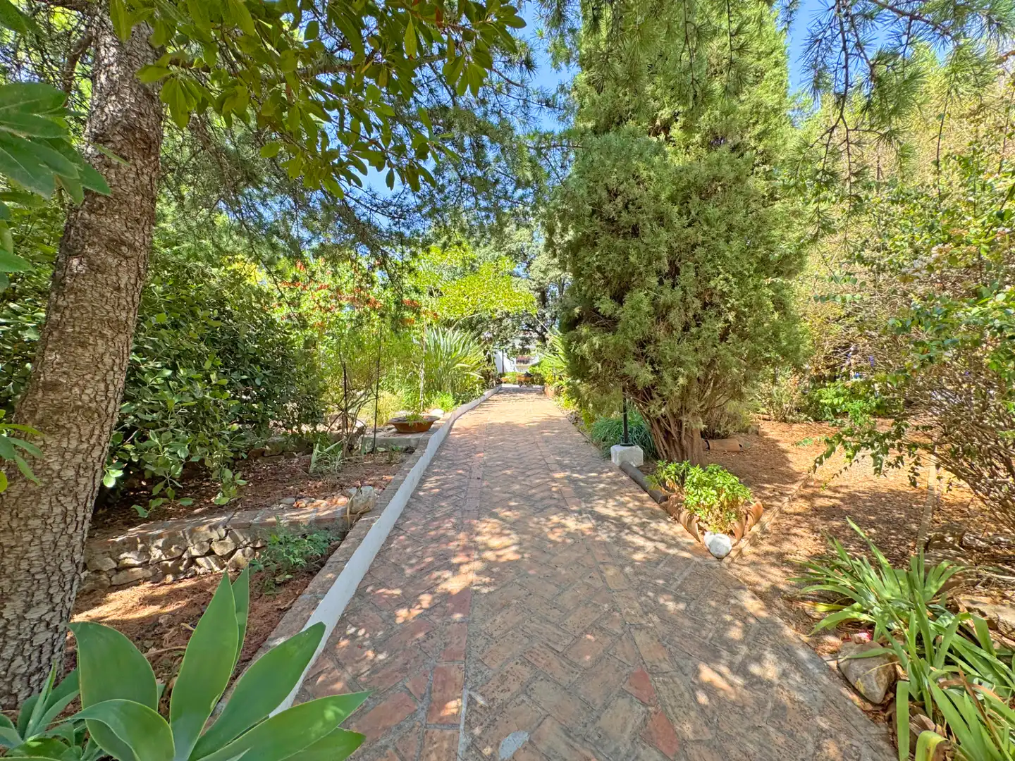 Vista exterior de Casa o xalet en venda en Alhaurín de la Torre amb Aire condicionat, Calefacció i Jardí privat