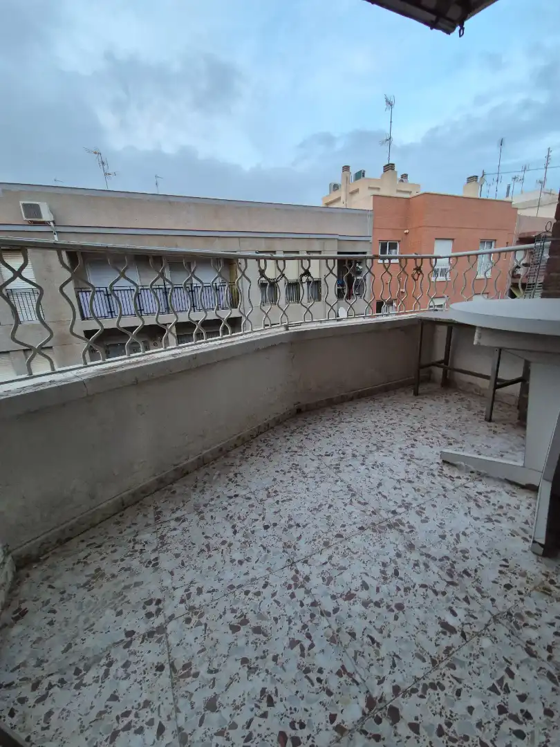 Terrasse von Wohnung zur Miete in Elche / Elx mit Terrasse, Möbliert und Ofen