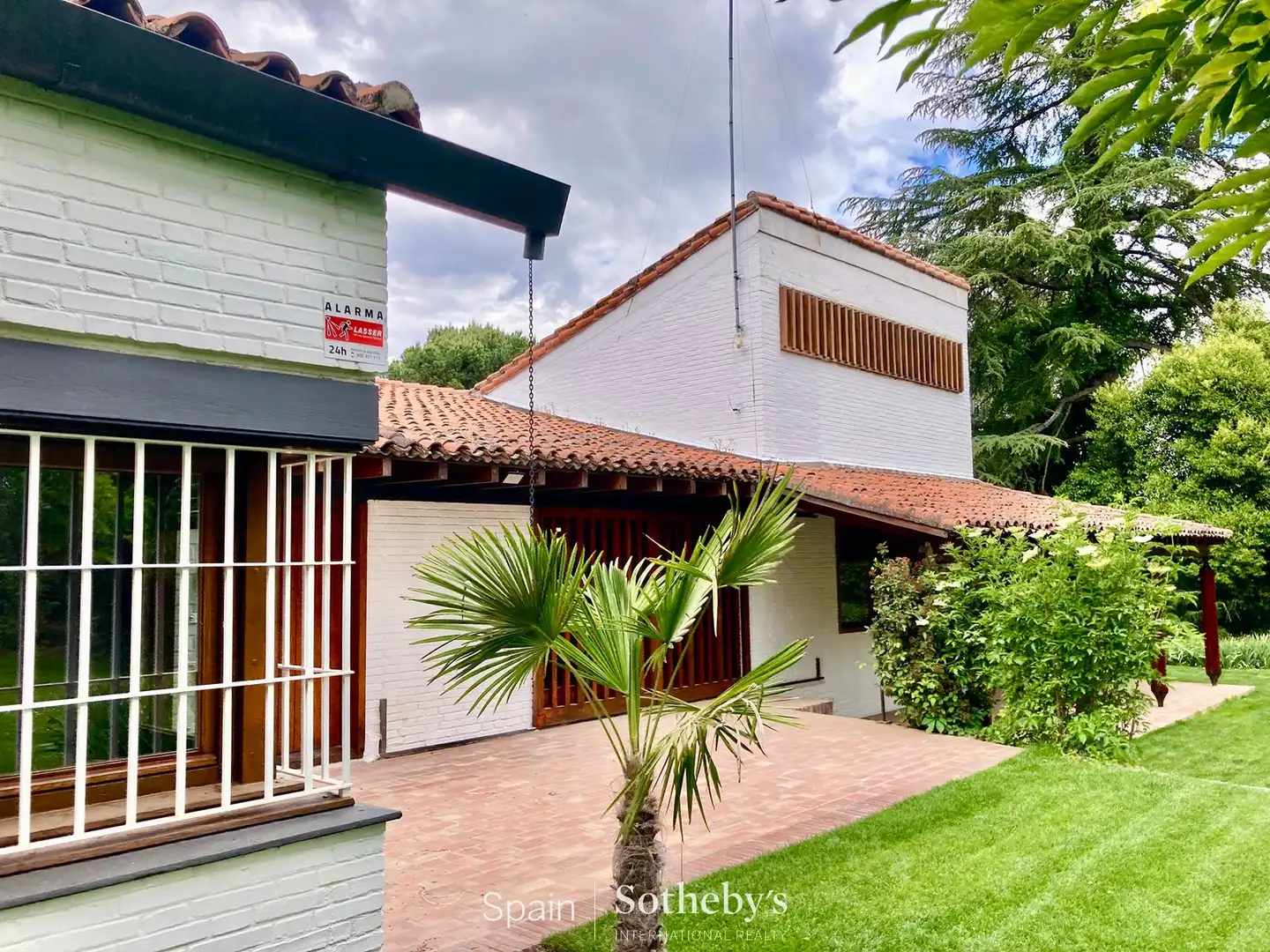 Vista exterior de Casa o xalet de lloguer en Madrid amb Aire condicionat, Jardí privat i Traster