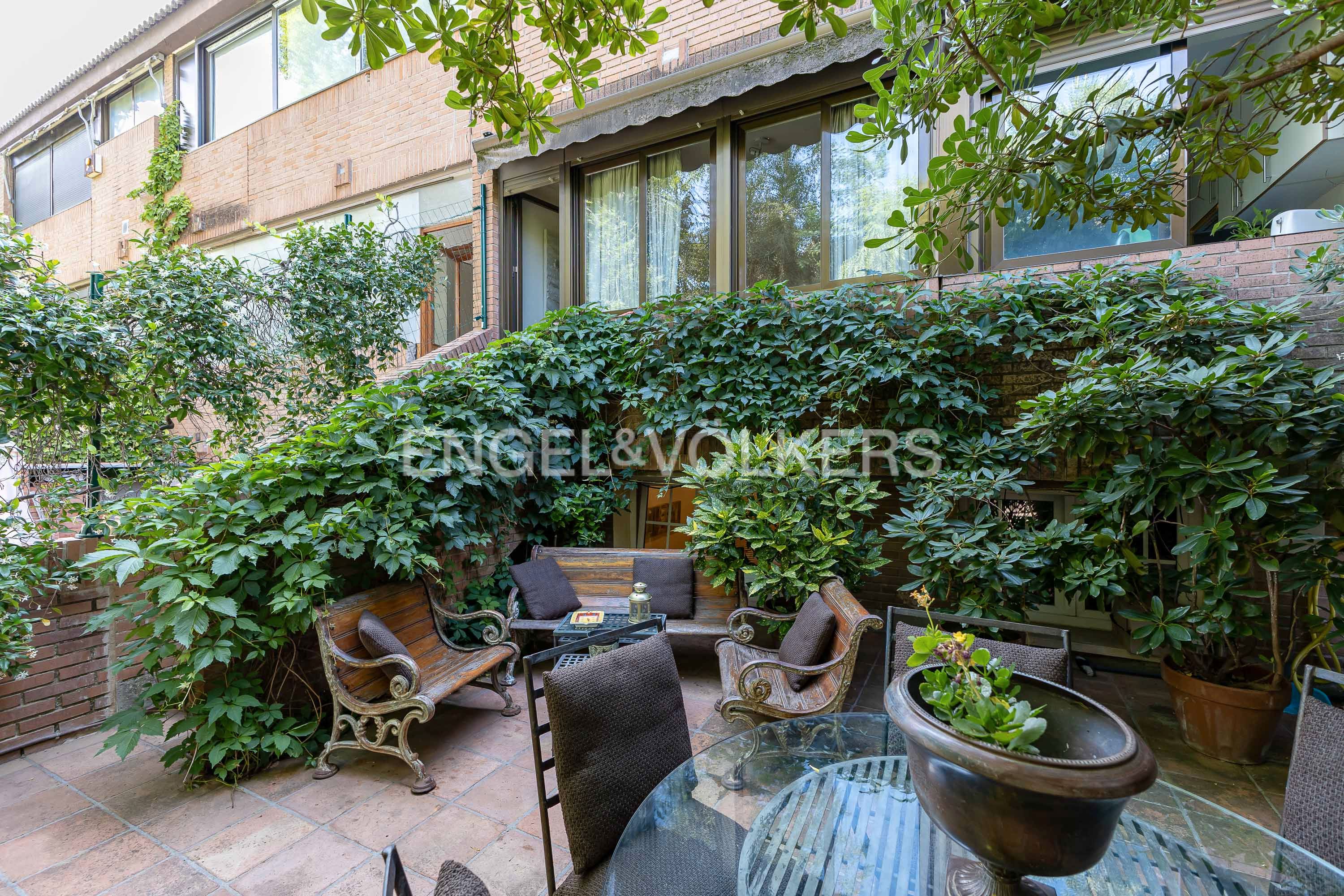 Terrassa de Dúplex en venda en La Moraleja amb Aire condicionat, Calefacció i Jardí privat