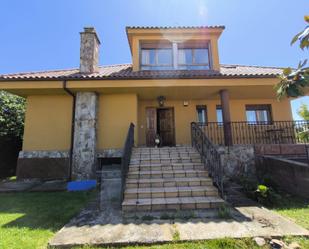 Vista exterior de Casa o xalet en venda en Villaturiel amb Calefacció, Jardí privat i Terrassa