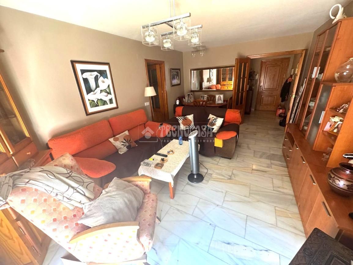 Sala d'estar de Pis en venda en Estepona amb Balcó