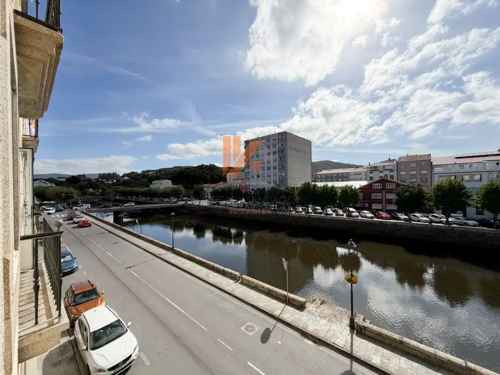 Vista exterior de Pis en venda en Noia, A Coruña