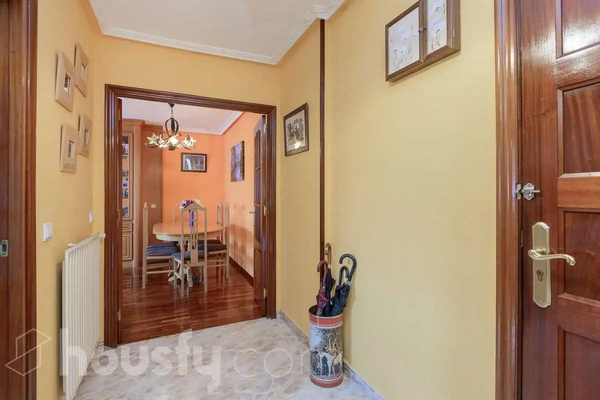 Flat for sale in Calle Mieres, Sama
