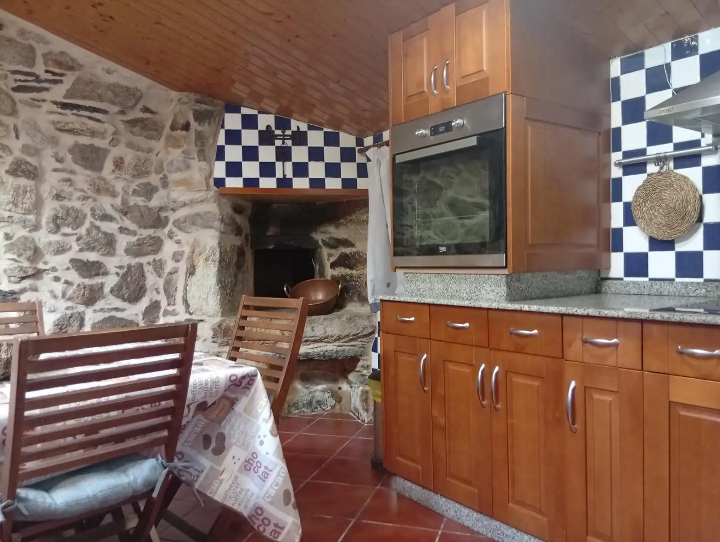 Cuina de Casa o xalet en venda en Cabanas amb Calefacció, Jardí privat i Traster