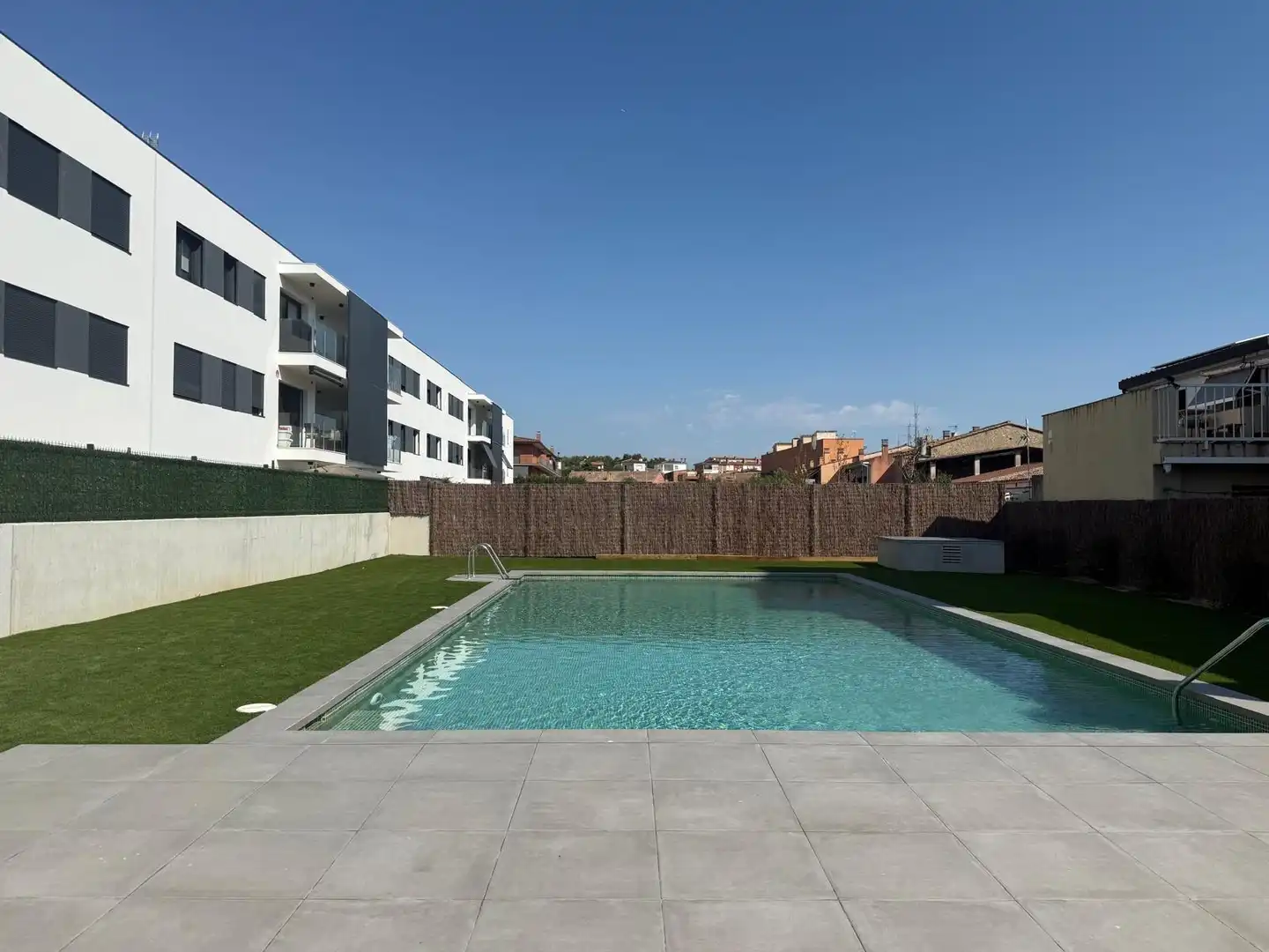 Swimming pool of Flat for rent in Girona  with Storage room, Balcony and Community pool