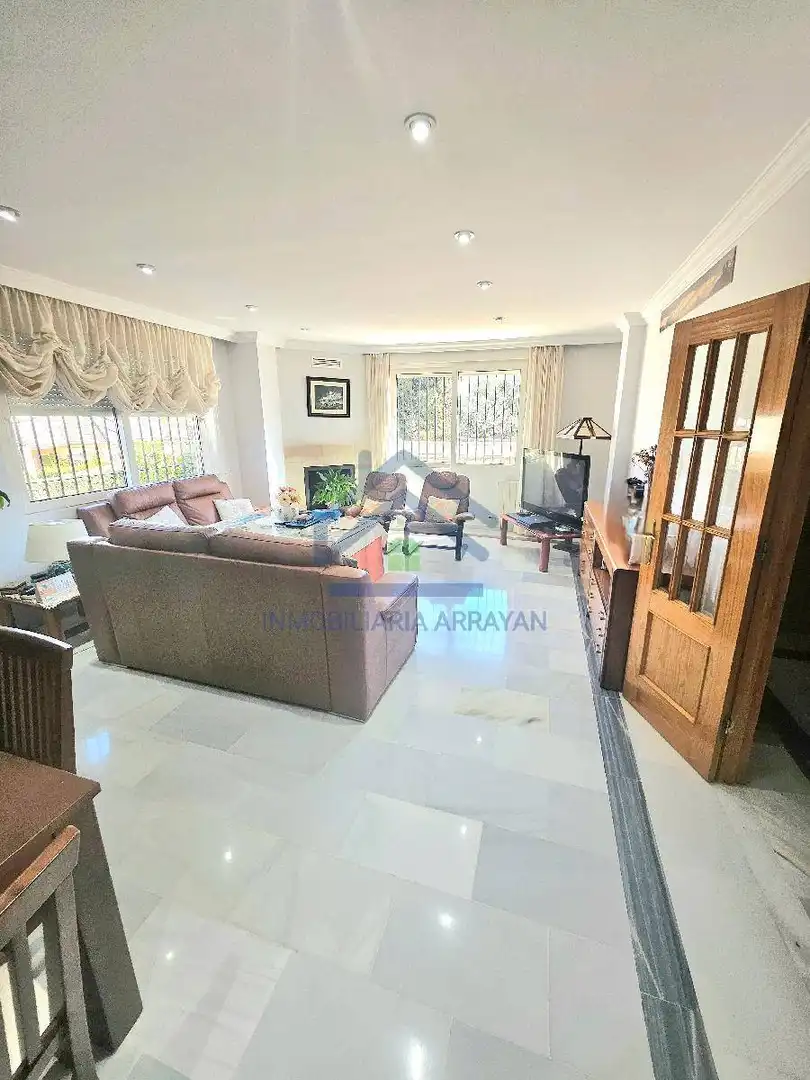 Sala de estar de Casa o chalet en venta en Ogíjares con Aire acondicionado, Calefacción y Jardín privado